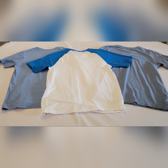 💵3/$20 Boys Tee-shirt Bundle Size 10 *runs small Like size 8 - Picture 9 of 14